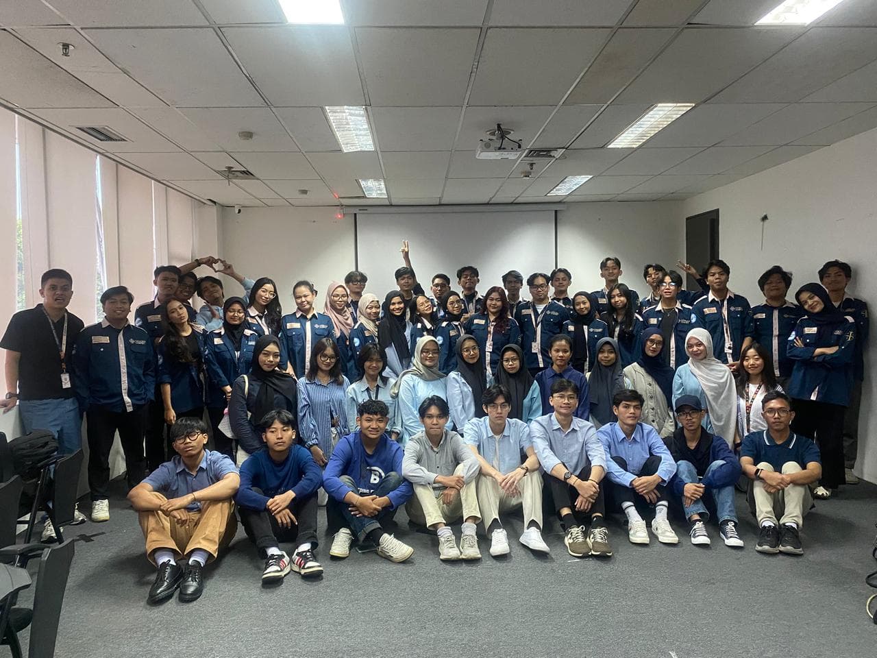 Pelatihan dasar UI/UX dengan Figma.